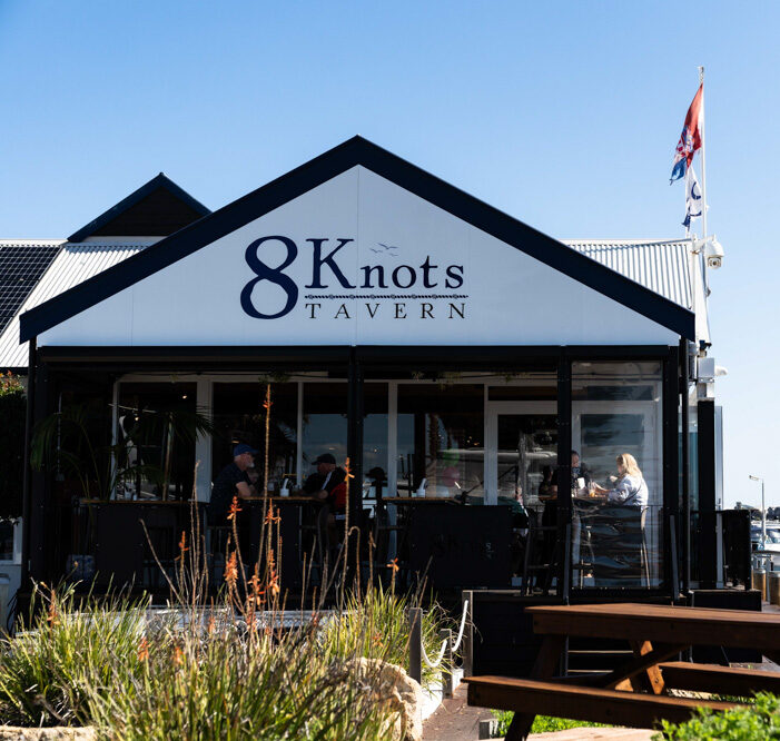 8 Knots Tavern